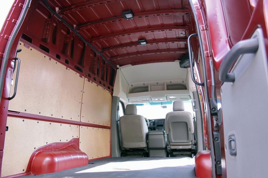  Nissan NV2500 HD 2012 года  (фото 20 из 38)